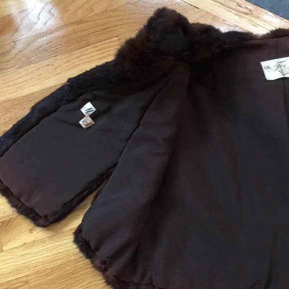 Vintage I.R. Fox Muskrat Cape - Picture 3 of 3